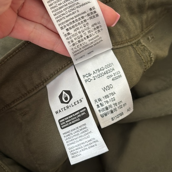 Levi Utility Olive Green Women's Shorts size 30 - Picture 6 of 7